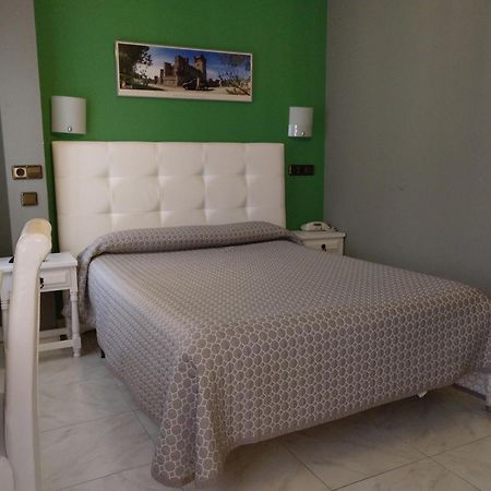 Hostal Don Jaime II Segovia Exterior photo