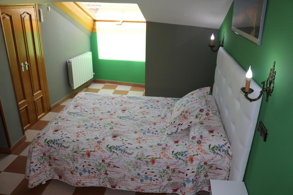 Hostal Don Jaime II Segovia Exterior photo