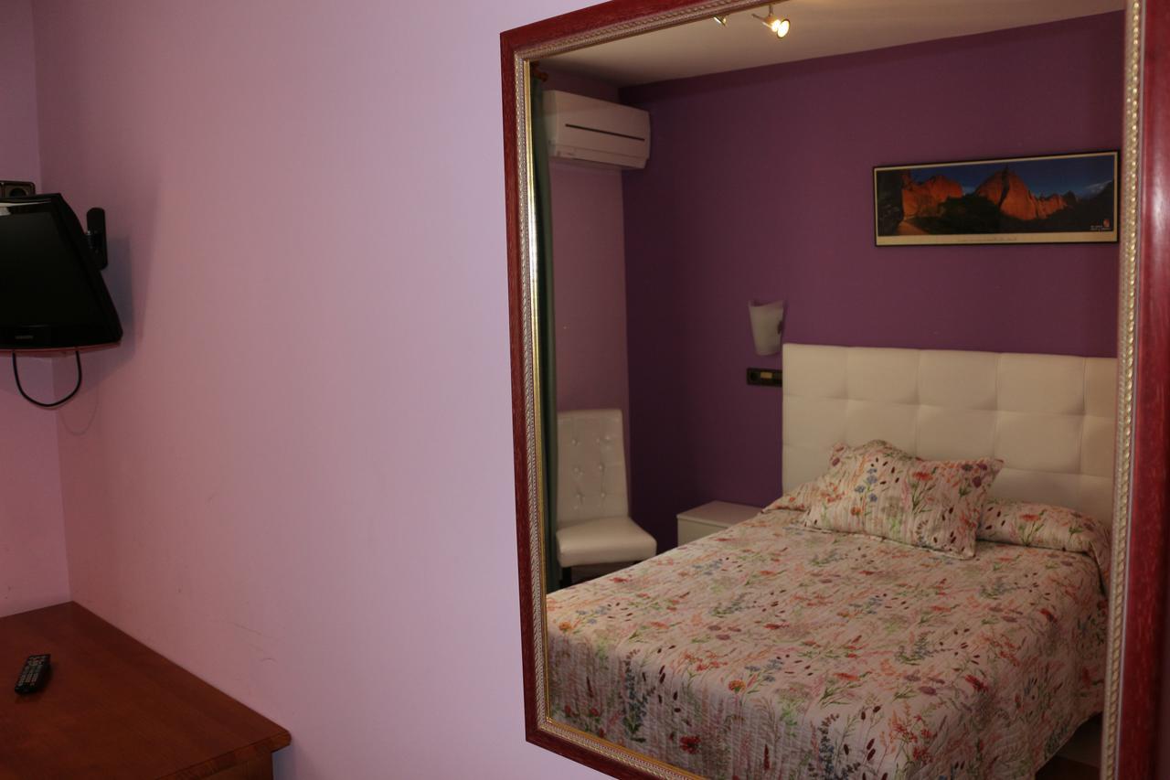 Hostal Don Jaime II Segovia Exterior photo